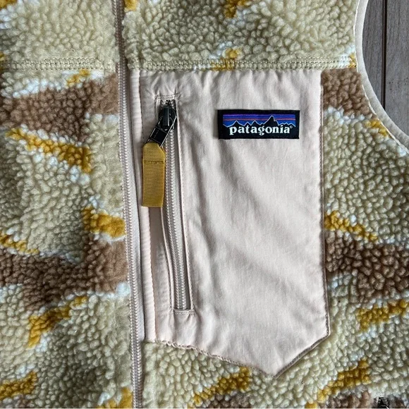 Women’s Patagonia Classic Retro-X Fleece Vest - Picture 4 of 10
